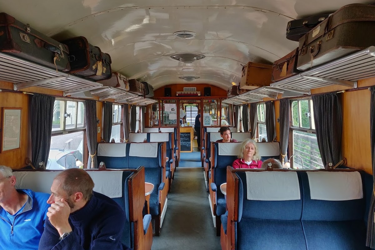 train cafe