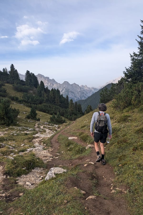 how to hike monte specie route