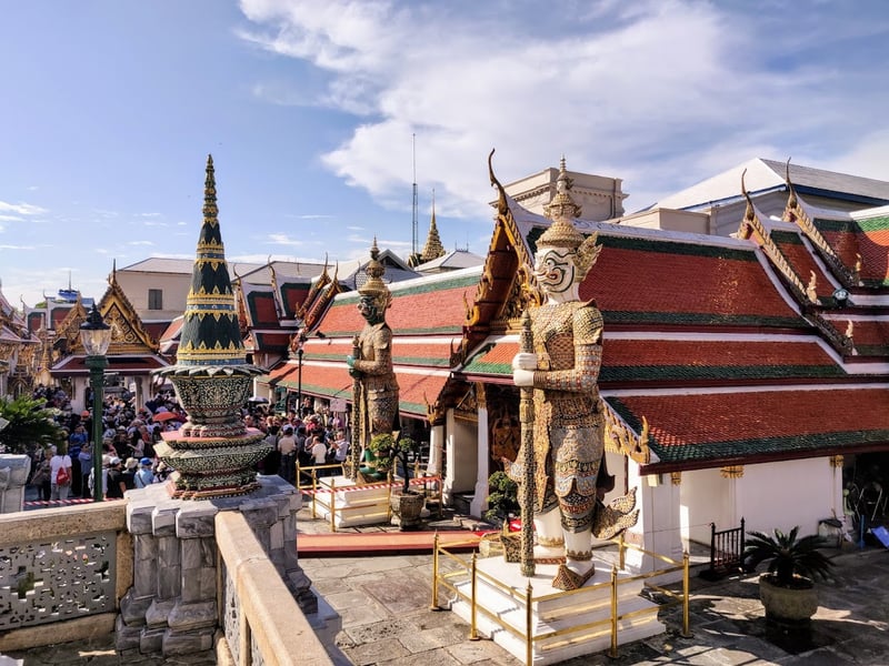 Your Guide to Temple Hopping in Bangkok (4 Must See Temples + Map and visiting Grand Palace)